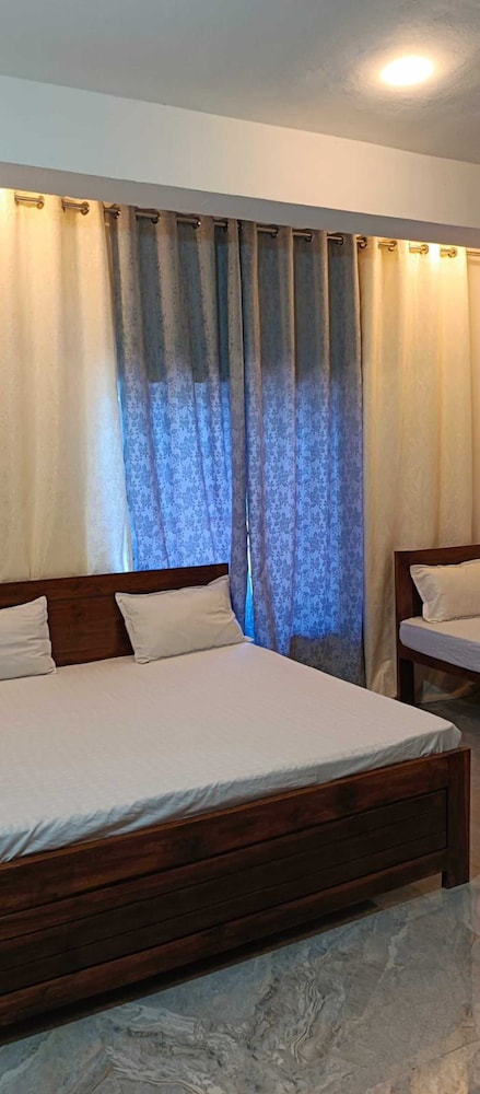 Hotel Aarav Palace