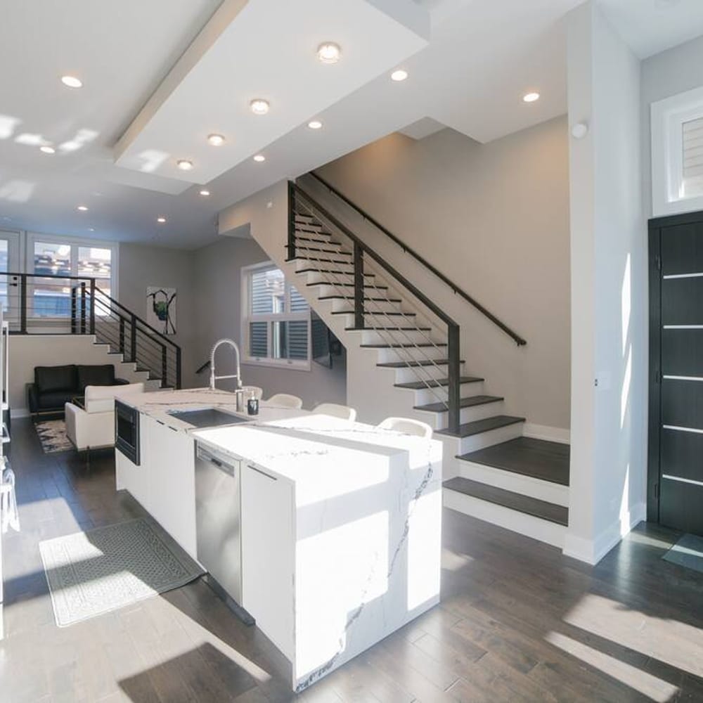 Magnificent NEW Home w 8 Beds Free Parking