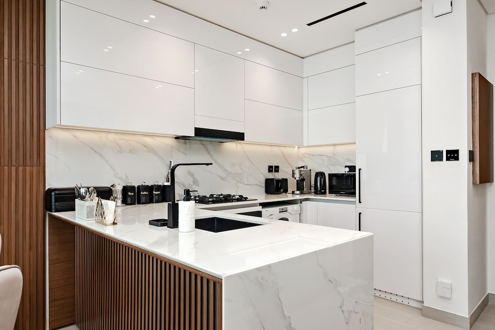 Luxury 1BR at Binghatti Onyx JVC