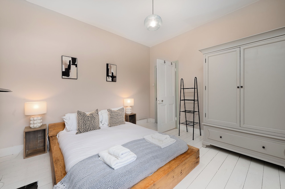 VESTO Three Bedroom Apartment in Clapham