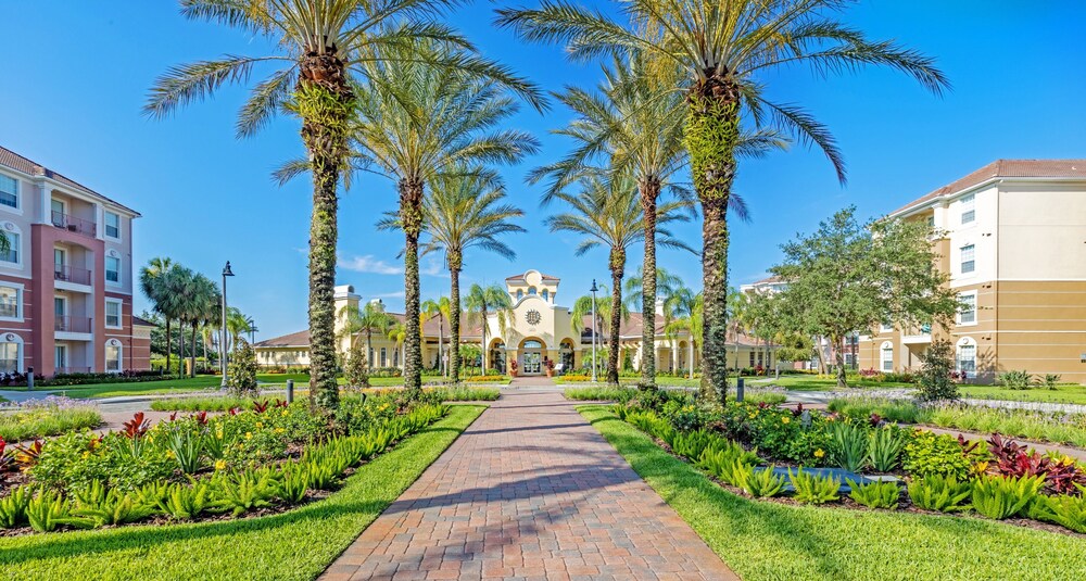 New Modern Townhome, Near The Parks - 4030