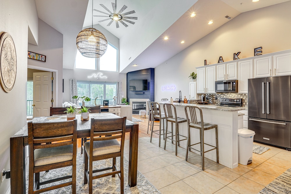 4 Mi to Dtwn: Gem w/ Lake Access in Camdenton