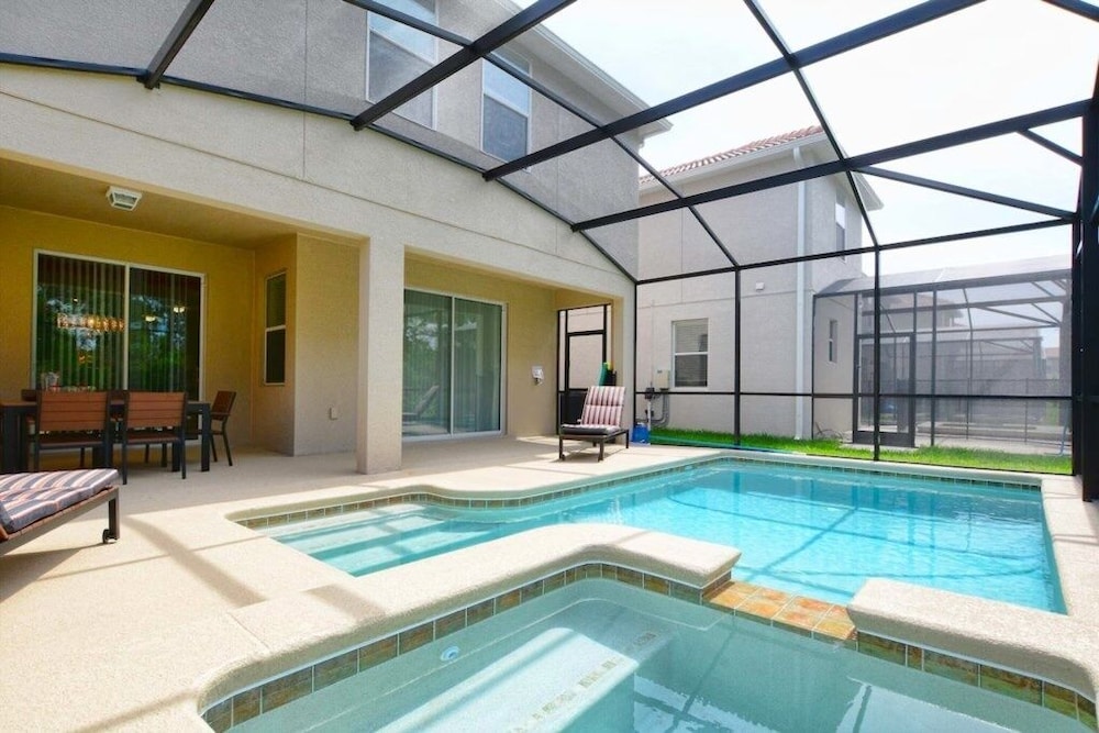 Florida Dreaming 6 Bedroom Home