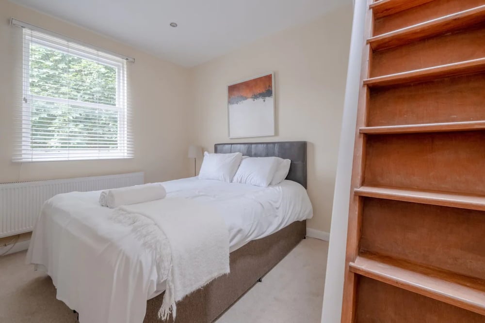 Lovely 2 Bedroom Apartment With Great Transport Links