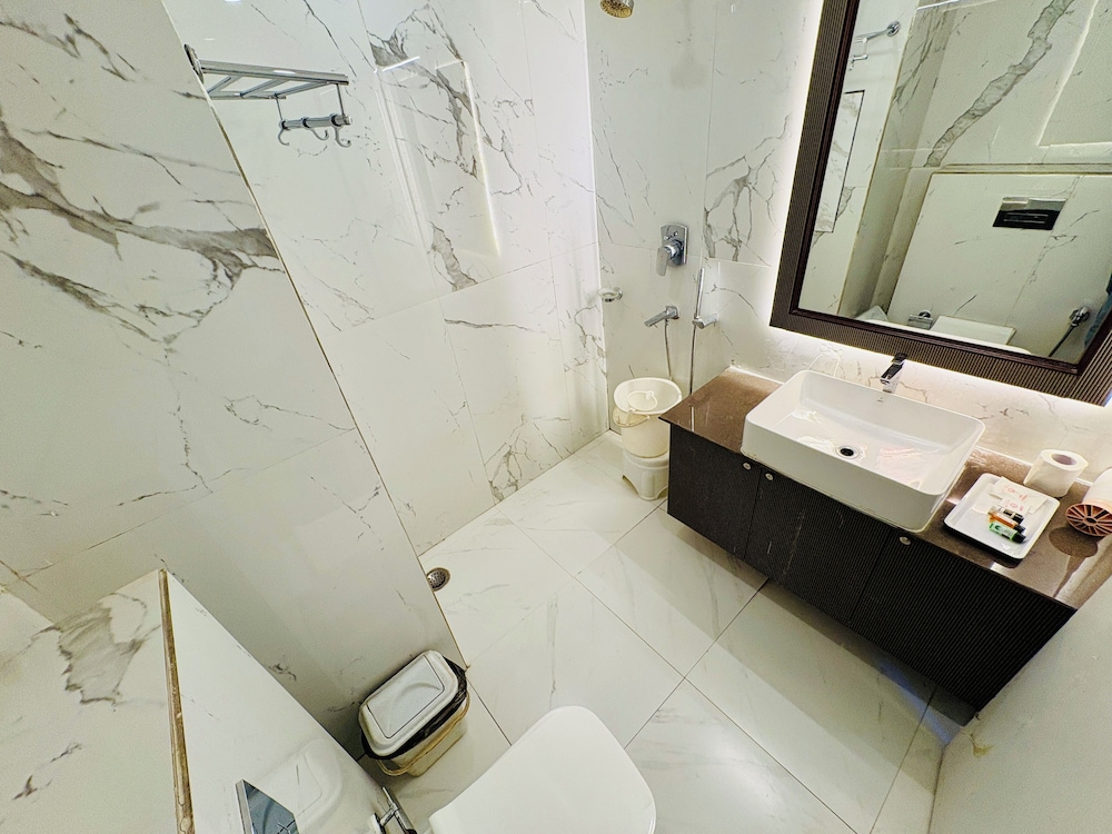 The Bay Suites Puri With Sea View