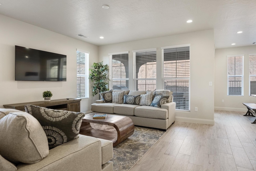 Holiday Hideaway 5 Bedroom Townhouse
