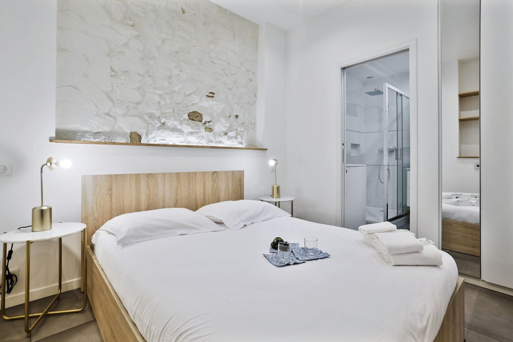 Lavie Maison House in the Marais Family