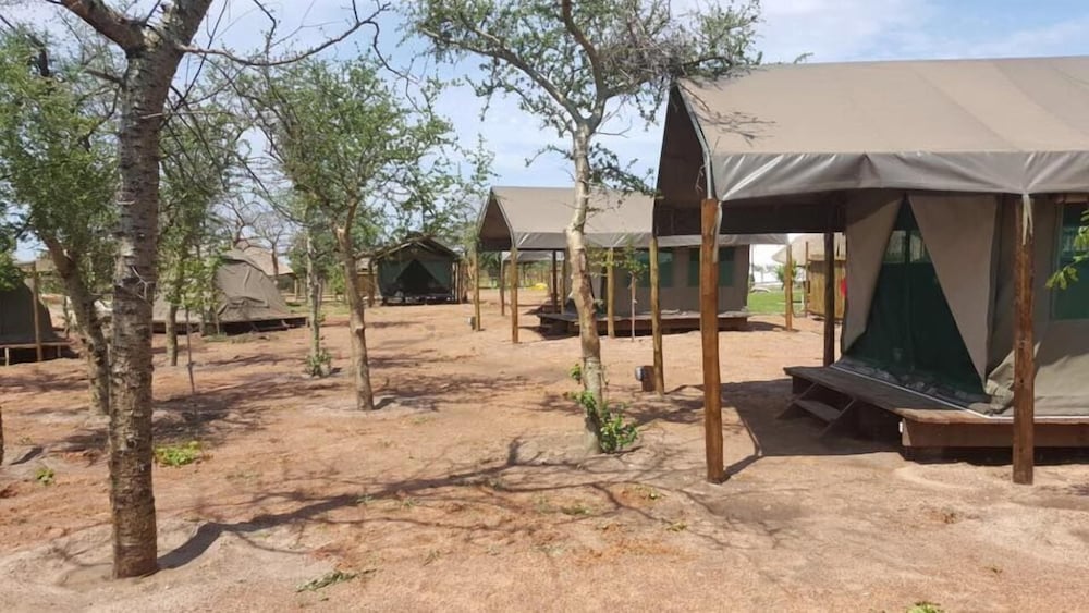 Makumutu Lodge & Campsite
