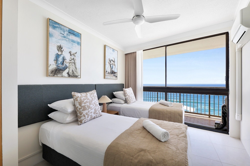 Beachfront Stylish Apartment With Ocean Views