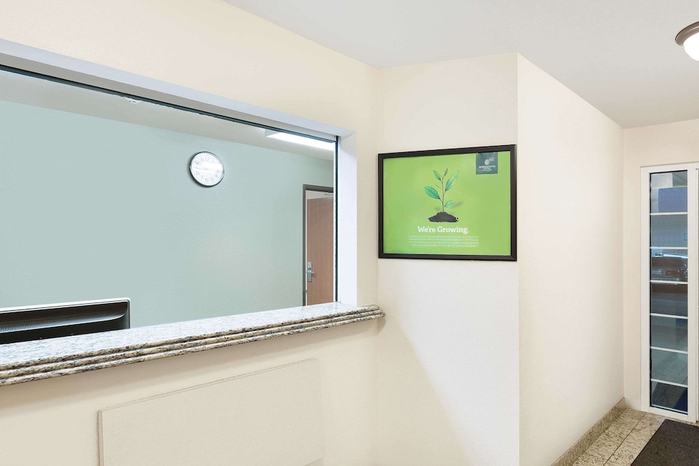 WoodSpring Suites Tyler Rose Garden