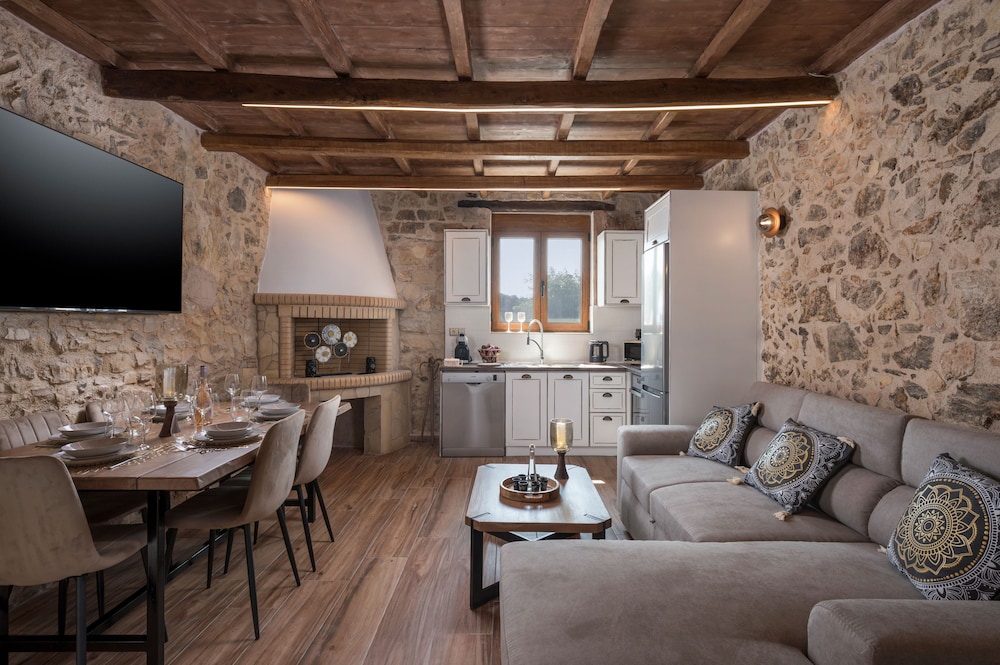 Stella s Traditional House Near the City
