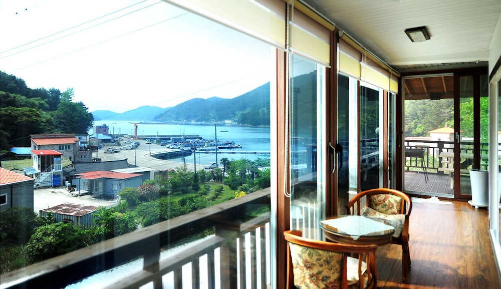 Tongyeong The Sea and The Poet Pension