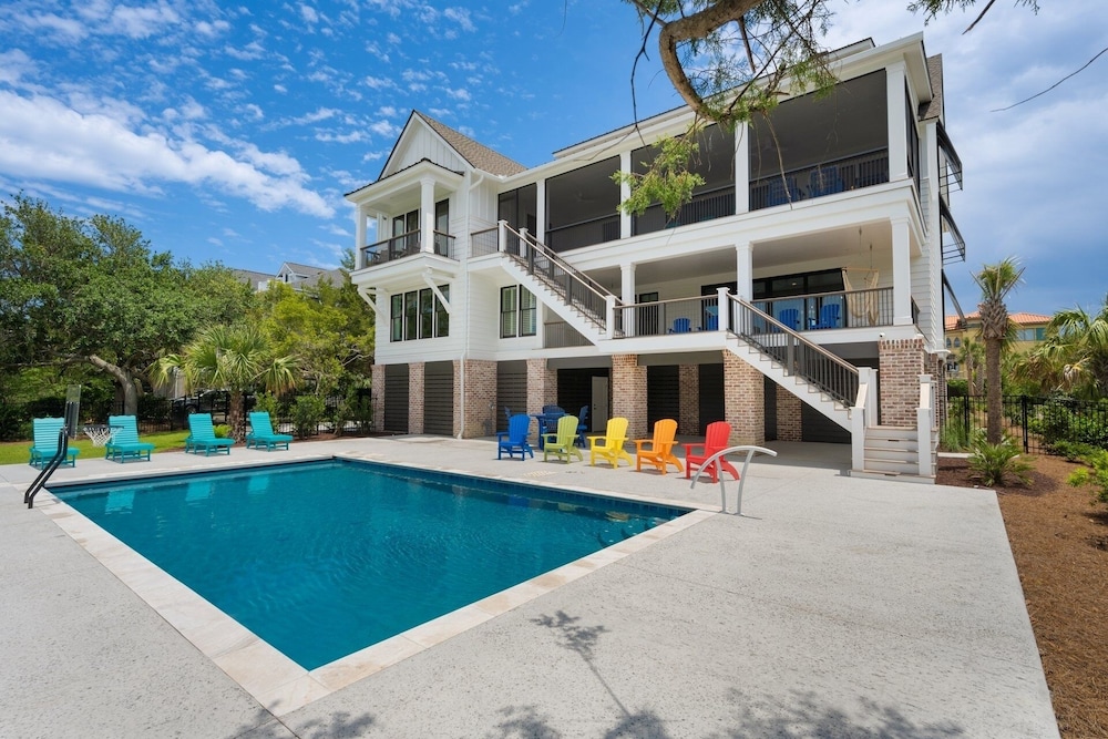 Cornfed Pelican 9 Bedroom Home