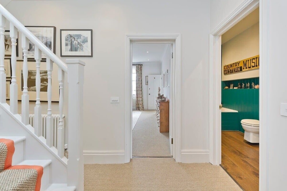 Gorgeous & Grand 5 Bed House, Holland Park