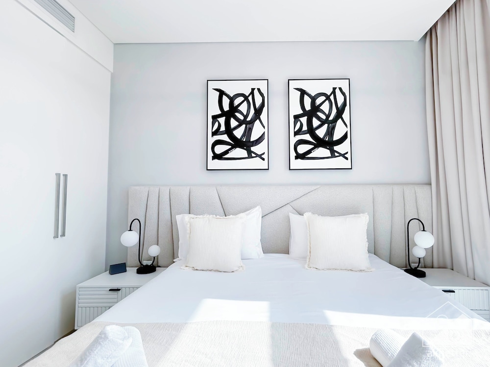 Luxurious 2B Apartment at Burj Crown Downtown