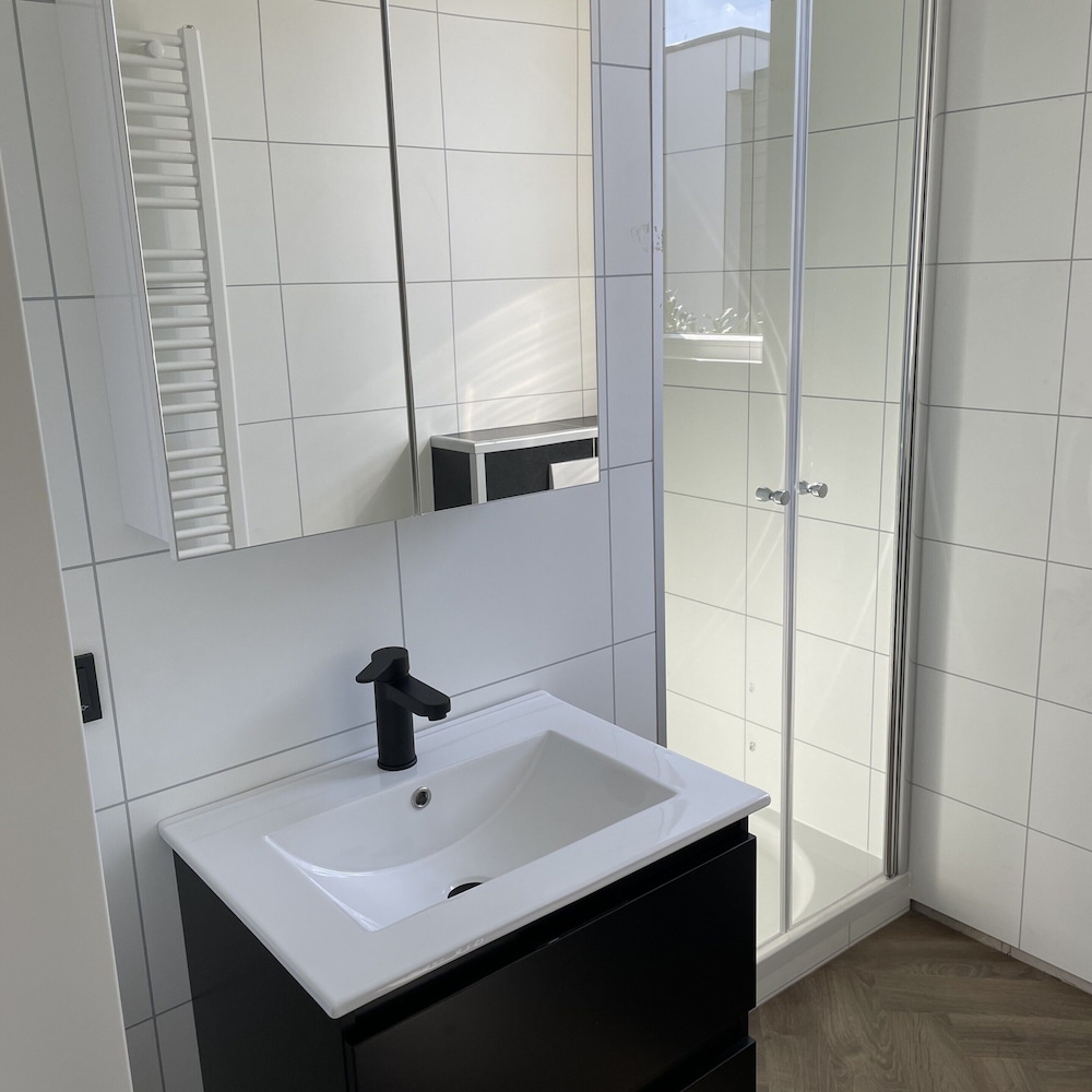 Modern Chalet With a Dishwasher in Lathum