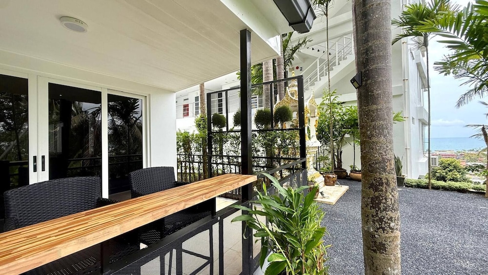 B11 Sunset Plaza Partial Seaview 1 Bedroom 1 Bathroom With Large Jaguzzi