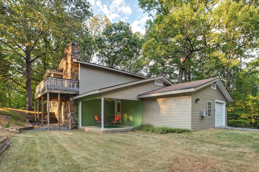 Dog-friendly Kentucky Lake Home w/ Game Room!