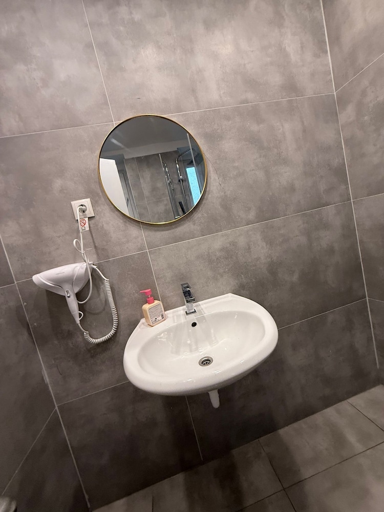 Group Stay 4BR Near Westbahnhof