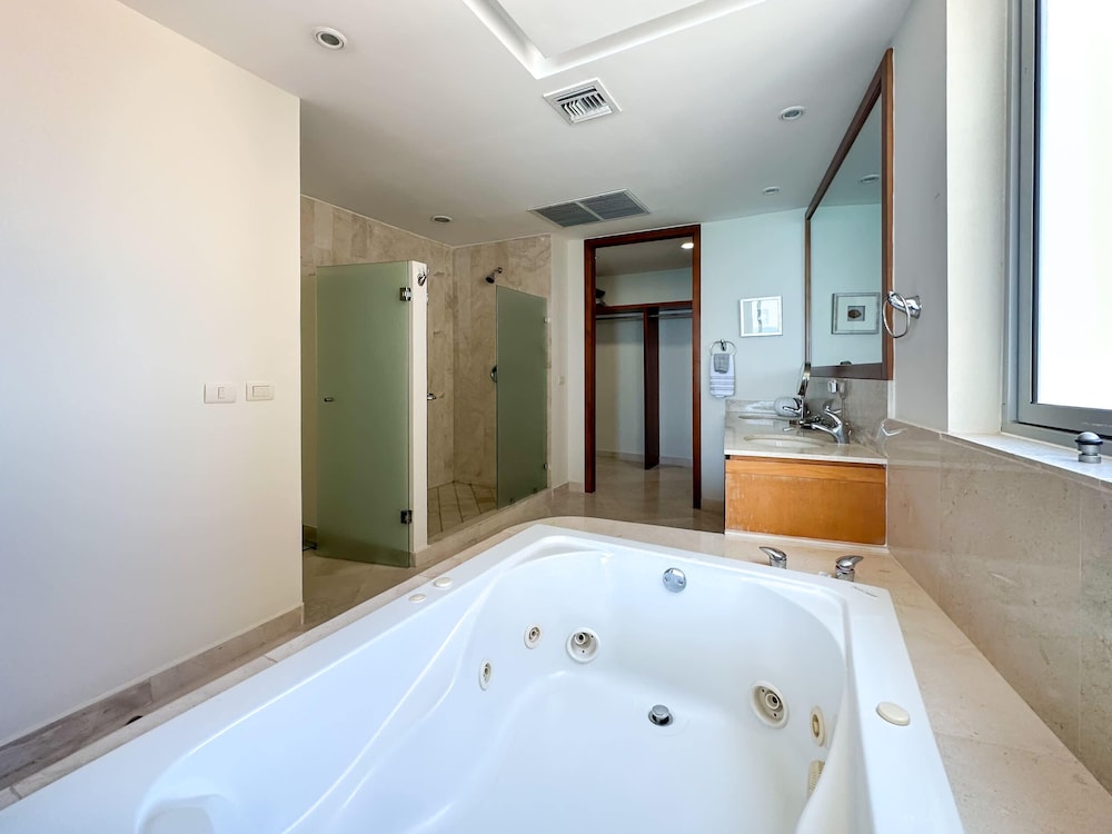 Serenity by the Sea Stunning Beachfront Condo