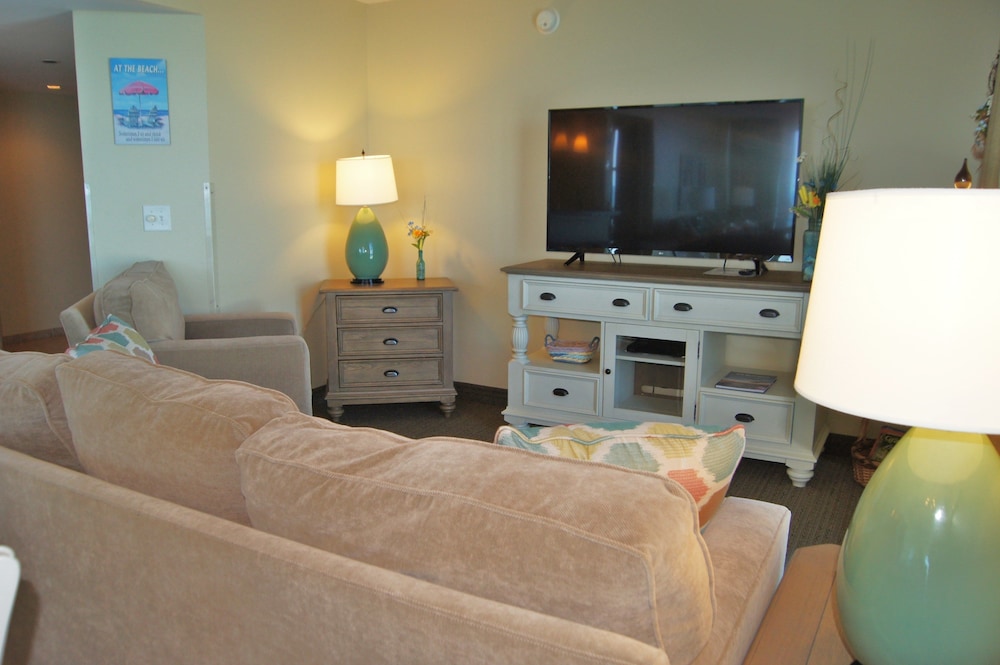Seaside Resort 1003 3 Bedroom Condo by RedAwning