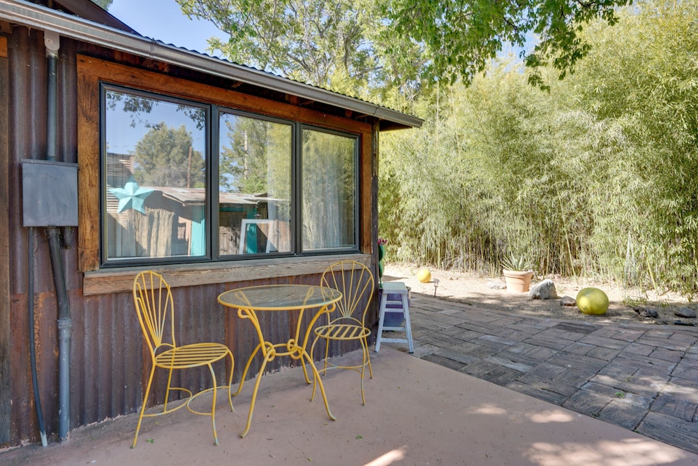 Patagonia Cottage w/ Patio & Yard: Walk to Town!