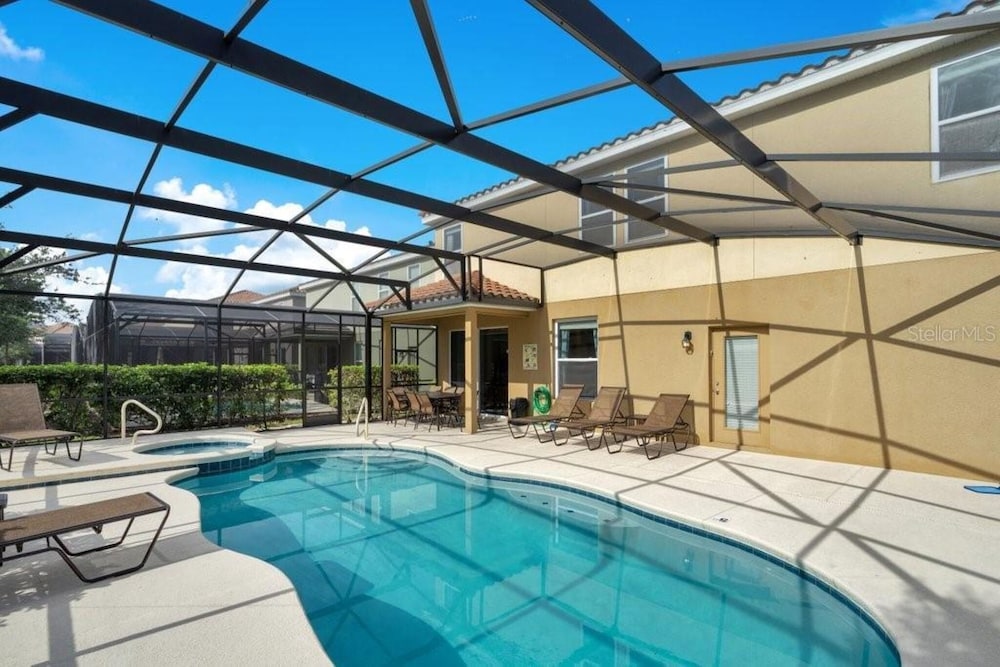 Solterra Swanky