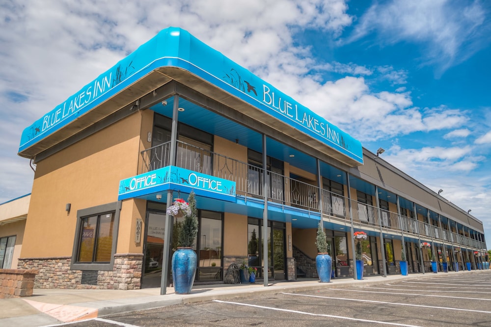 Blue Lakes Inn & Extended Stay