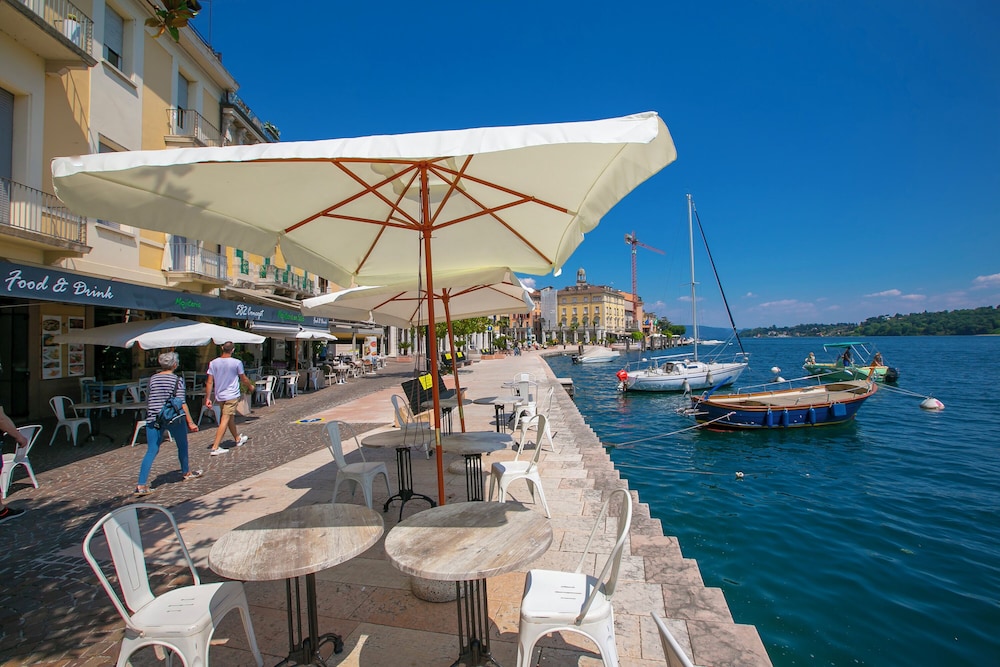 Mirabella Lake View & Private Parking