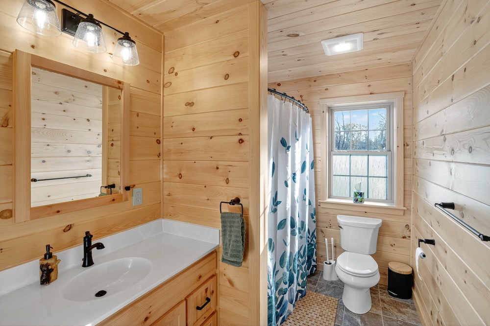 Peaceful Lakefront Cabin In The Catskills 3 Bedroom Cabin