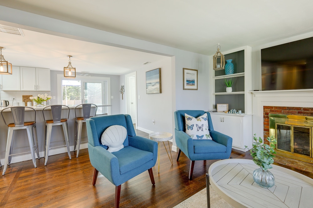 2 Mi to Craigville Beach: Hyannis Home w/ Deck