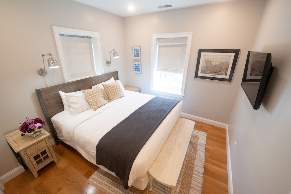 The Newport Lofts - 364 Thames Street