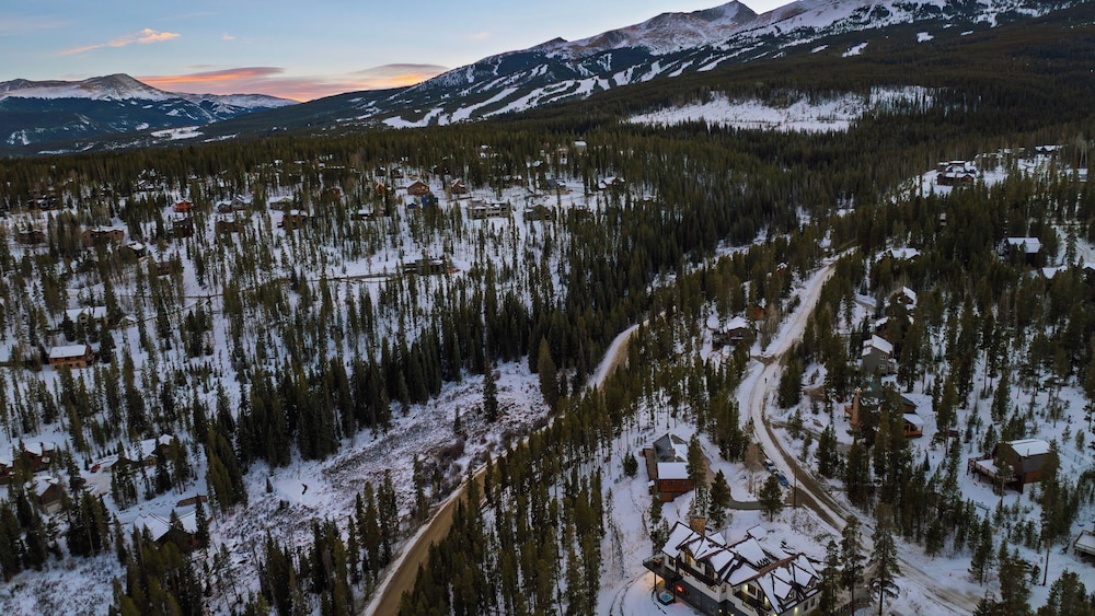 Skate Bowl, Hot Tub & Game Room Breckenridge Adventure Chalet by Avantstay