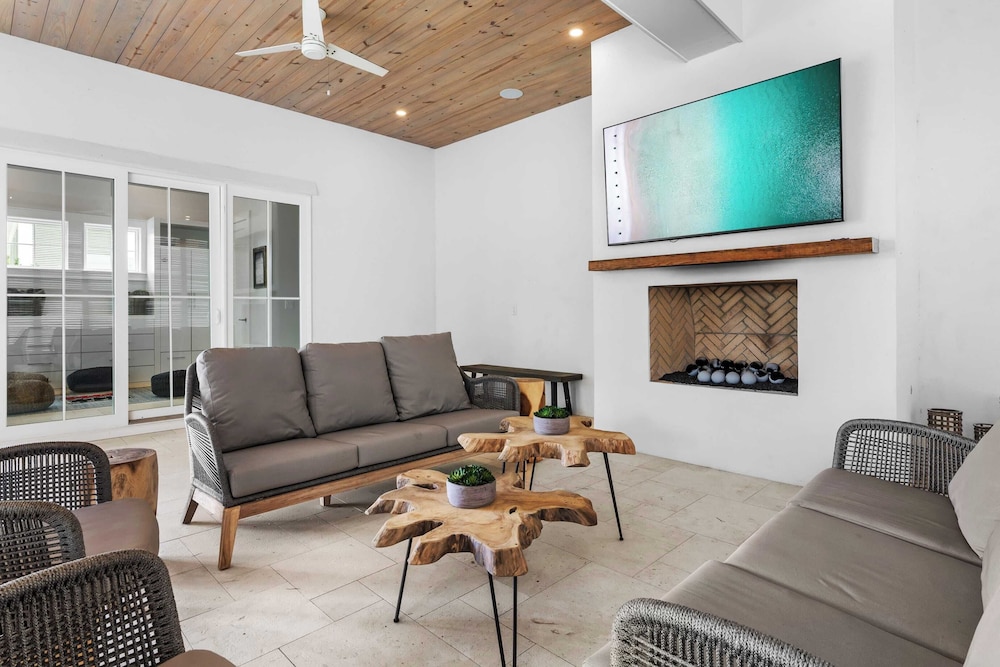 30A Beach Bliss by Avantstay Golf Cart + Luxury Private Pool