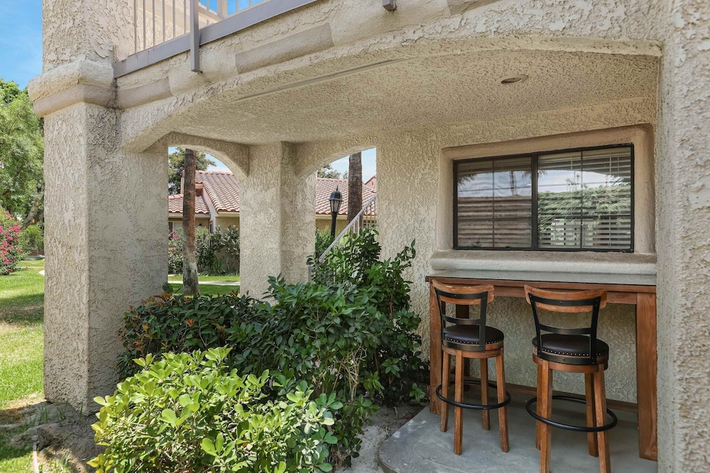 2BR 2BA Stylish Palm Springs Condo