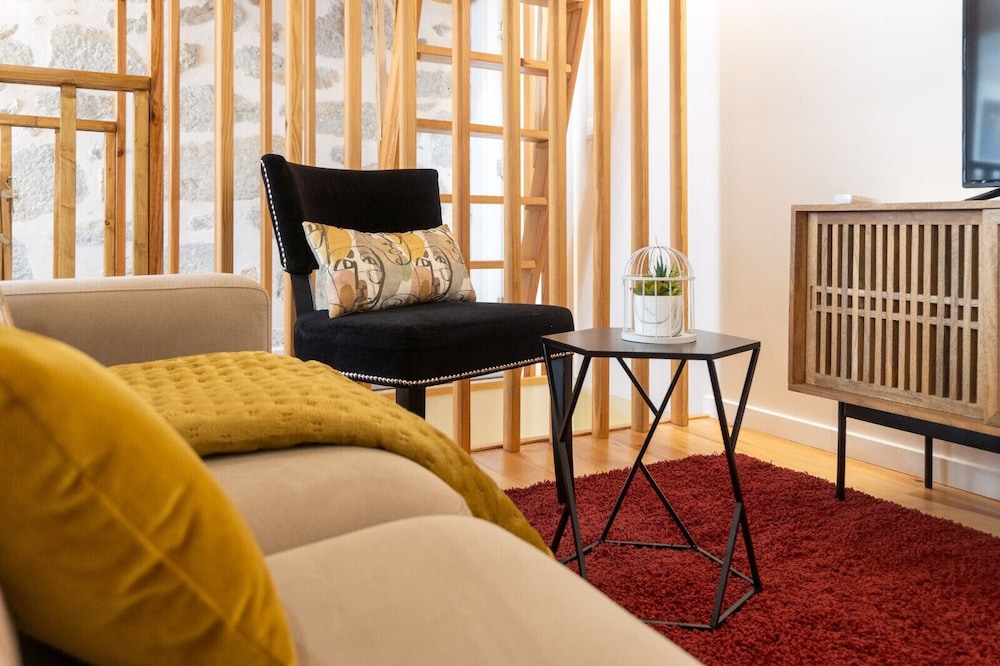 City Center Comfort Apartment B by Vacationy