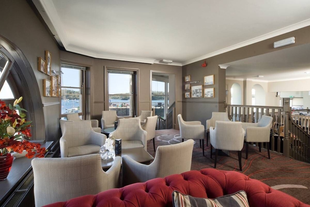 Truro Vacations - The Ship and Castle - Property Image 1