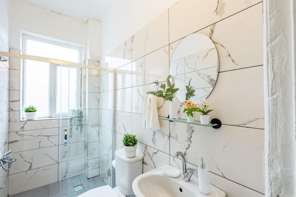 Colorful Flat With Excellent Location Near Trendy Attractions in Kadikoy