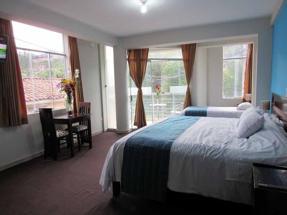 Hotel Julia's Hotel - Image 1