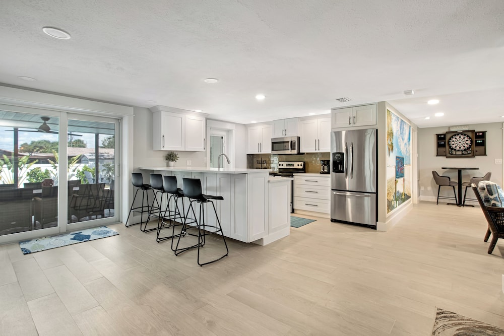 Luxury Pool Retreat near Siesta Key