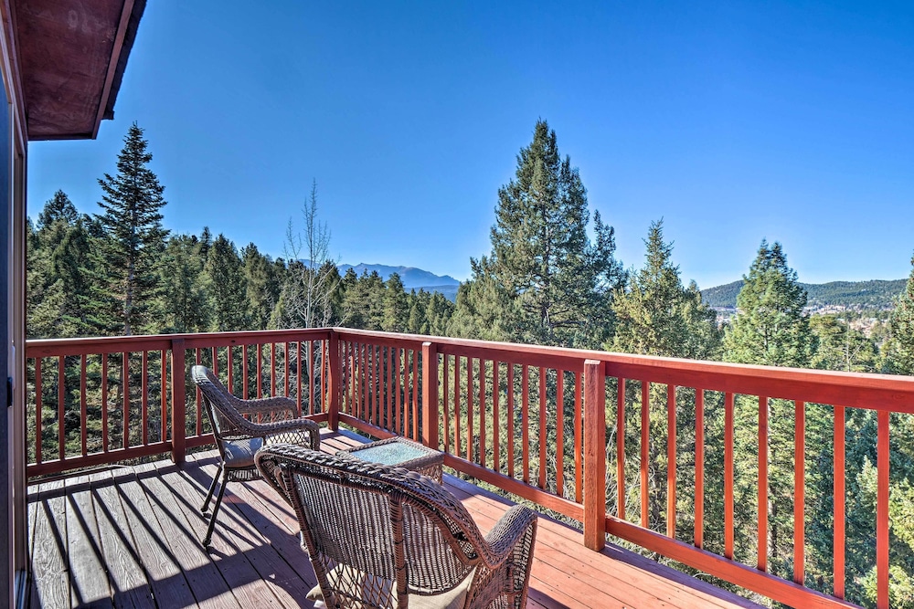 Expansive Mountain Retreat w/ Views of Pikes Peak! view 3