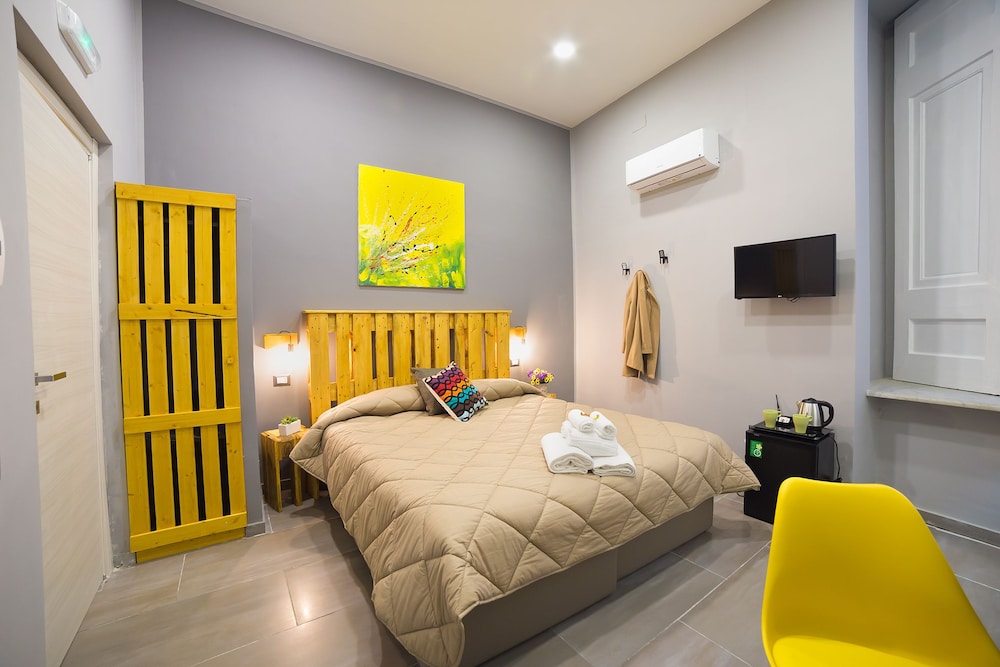 B&B Le 4 Stagioni Dante's Suites by ClaPa Group Dislocated Hospitality