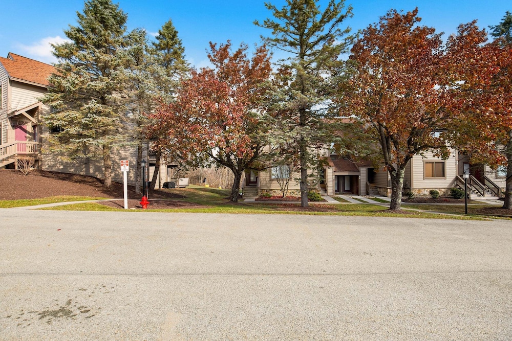 Seven Springs Sunridge 1 Br Condo, Ski-in/out 1 Bedroom Condo