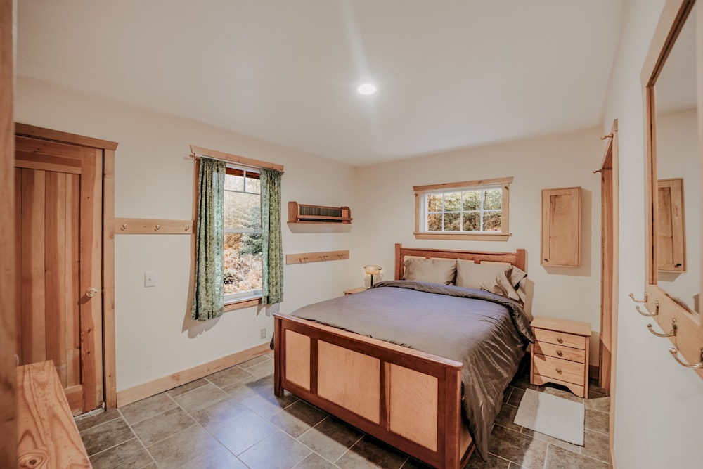 82mf - Wifi - Pets Ok - Wood Stove view 3