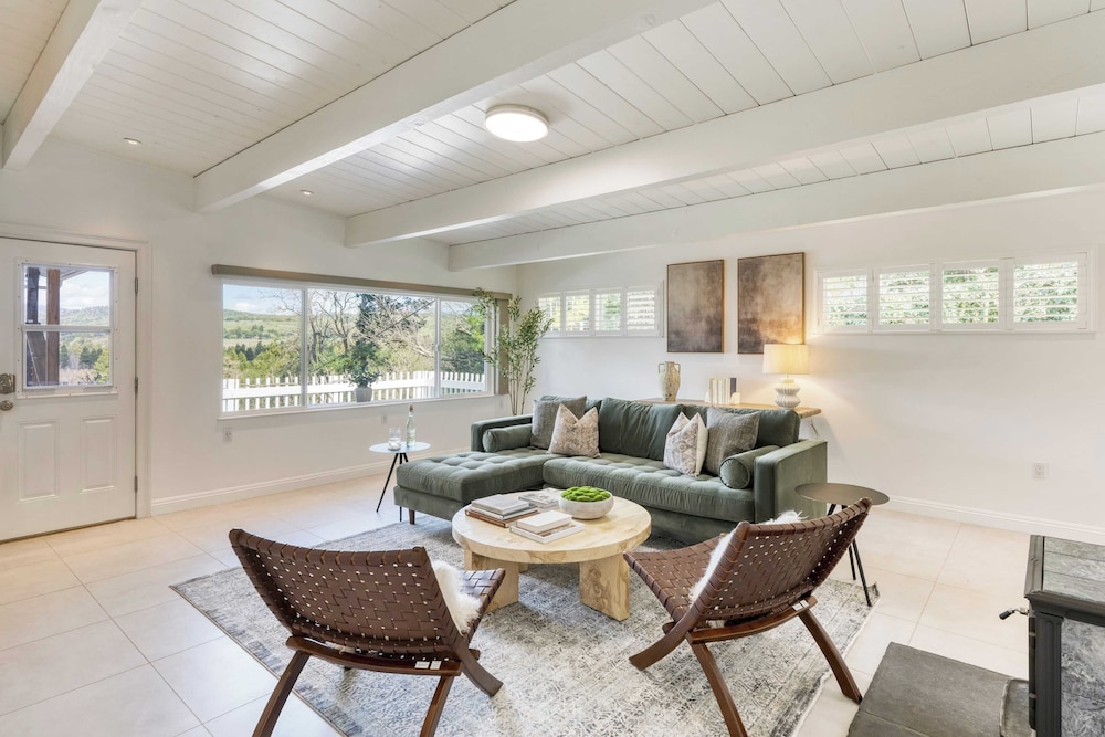 Modern Sonoma Stay w/ Spacious Deck, Views & Prime Location Bennett