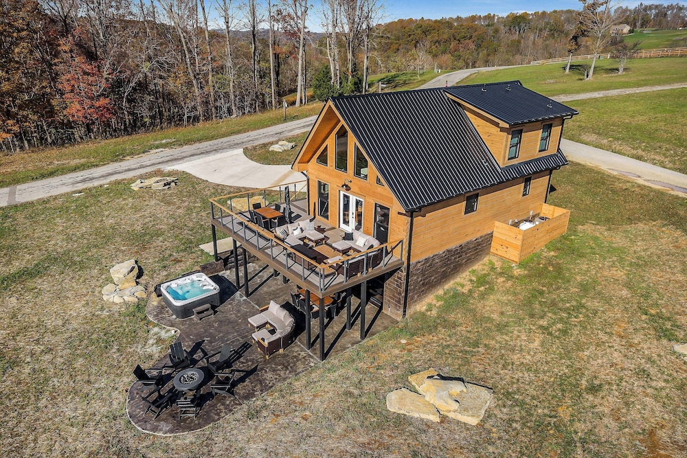 Stunning Hilham Home w/ Hot Tub, Views & Fire Pit!