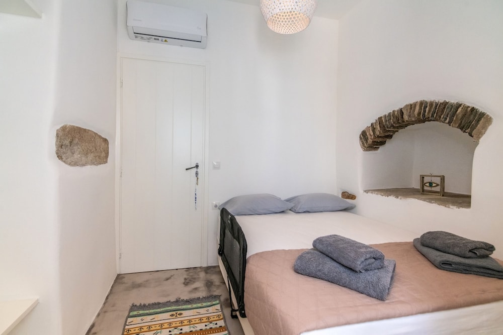 Cycladic House Tinos Cycladic House in the Heart of Tinos City