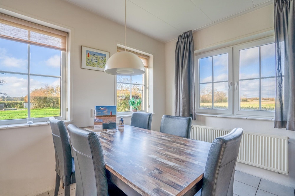 Charming 5-person Holiday Home With Panoramic Views