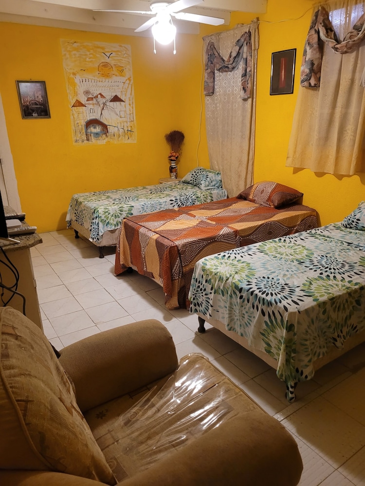 JO J'S Hostel