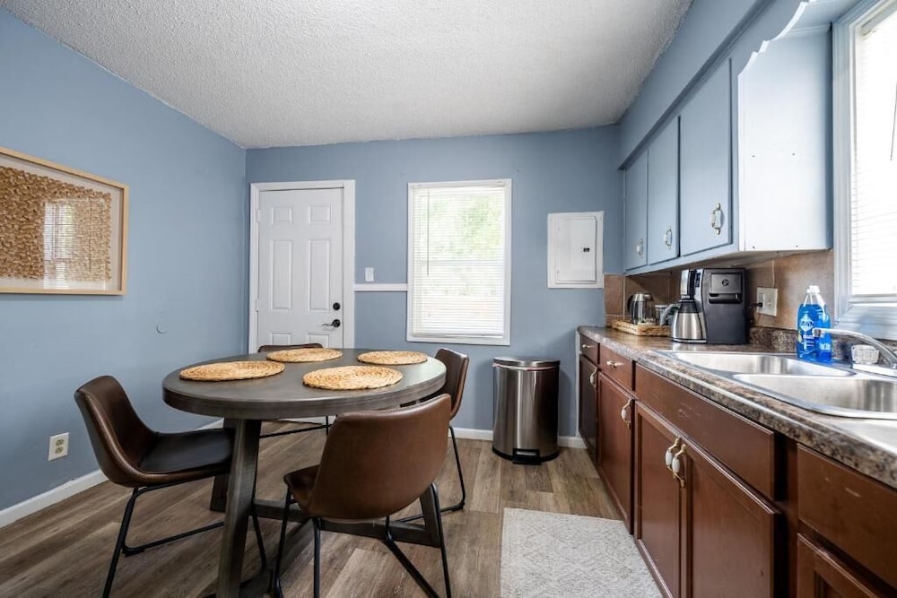 Affordable Quaint Retreat in Indianapolis